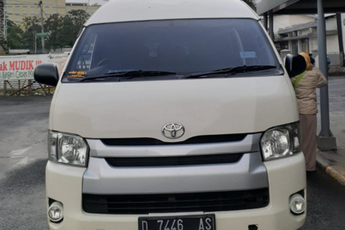 Hiace Commuter by Bandung Driver, 15 passengers